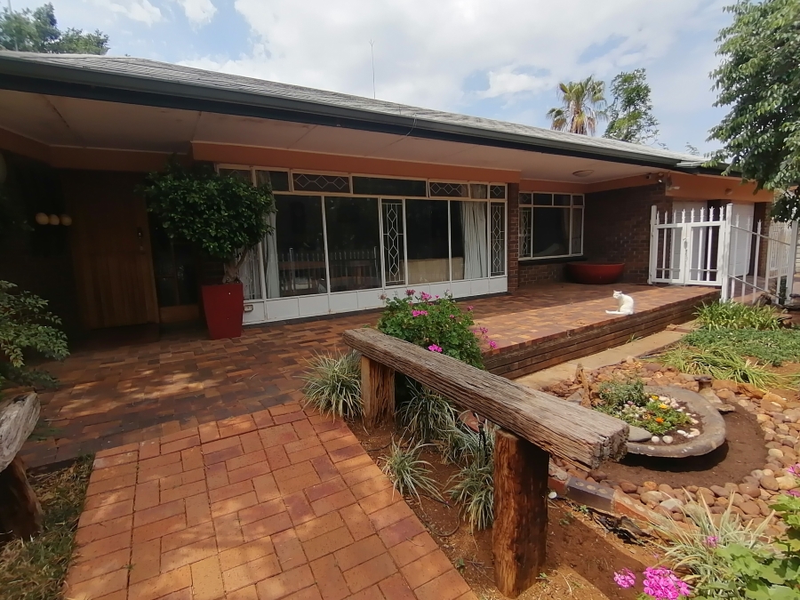 4 Bedroom Property for Sale in Wilkoppies North West